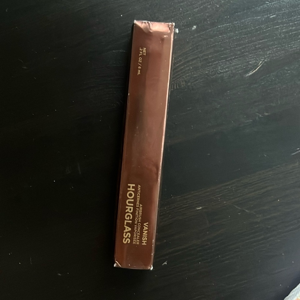 hourglass concealer never used